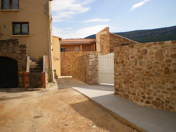 Réalisation d'un mur en pierre à Lamalou Les bains 